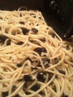 Foto resep Black Olive Spaghetti Aglio e Olio