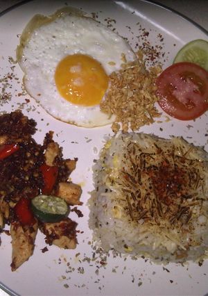 Foto resep Italian cheese butter rice with chilli chick n' egg