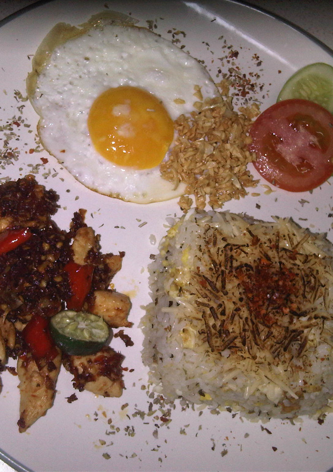 Foto resep Italian cheese butter rice with chilli chick n' egg