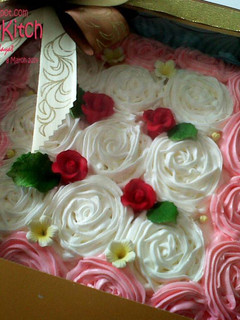 Foto resep Vanilla Blueberry Roses Cake