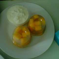 A picture of Agar-agar Mangga saus Yoghurt.