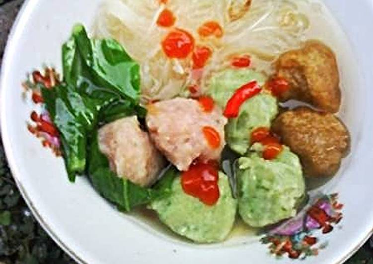 Bagaimana Membuat Baso Busa Pelangi, Menggugah Selera
