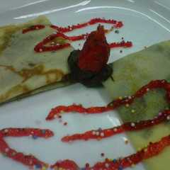 A picture of Crepes isi Coklat.