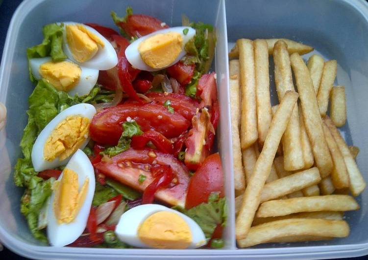 Bagaimana Menyiapkan Egg Salad with Vinaigrette Dressing Bikin Ngiler