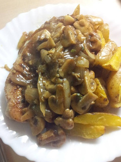 Foto resep Turkey Steak Served with Potato Wedges and Black pepper mushroom sauce