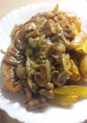 Foto resep Turkey Steak Served with Potato Wedges and Black pepper mushroom sauce