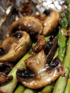 Foto resep Pan-seared Mushroom and Asparagus with Balsamic Vinegar Infusion