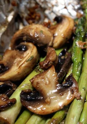 Foto resep Pan-seared Mushroom and Asparagus with Balsamic Vinegar Infusion