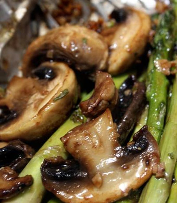 Foto resep Pan-seared Mushroom and Asparagus with Balsamic Vinegar Infusion