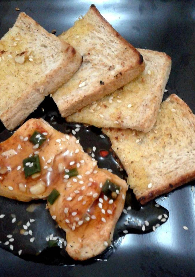 Foto resep Grilled Chicken with Sweet Spicy Sauce 'N Wholemeal Garlic Bread