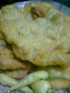 Foto resep bakwan kacang panjang nyes nyes. . .