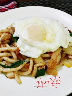 Foto resep Stir-fried Udon Noodles with Kimchi