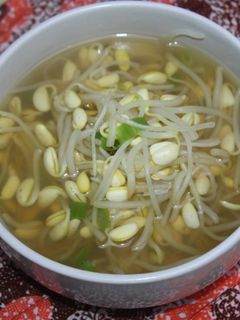 Foto resep Soybean Sprout Soup (KongNaMul Guk)