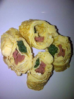 Foto resep KOREAN OMELET DENGAN DAGING ASAP, KEJU DAN BAYAM