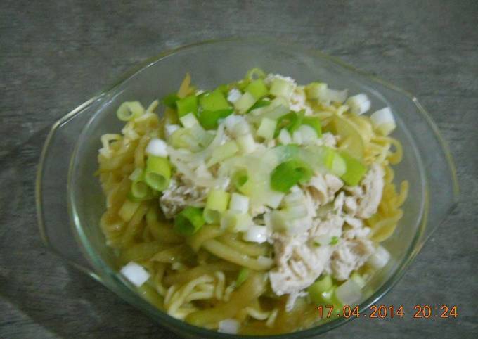 Homestyle chicken noodle soup(dak-kalguksu) foto resep utama