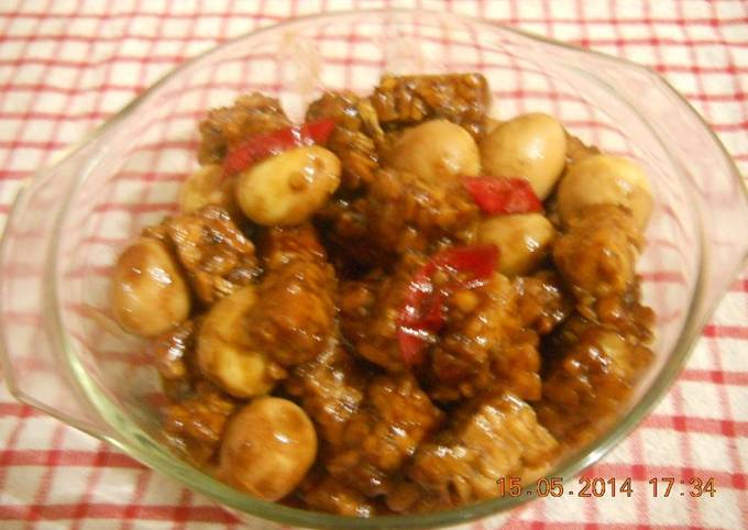 Tempe dan telur puyuh masak petis