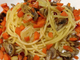 Vermicelli aglio olio e peperoncino with carrot and mushrooms
