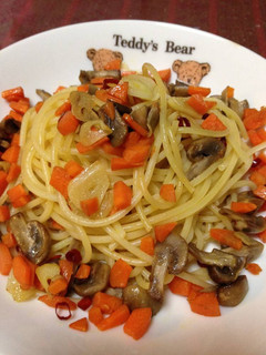 Foto resep Vermicelli aglio olio e peperoncino with carrot and mushrooms