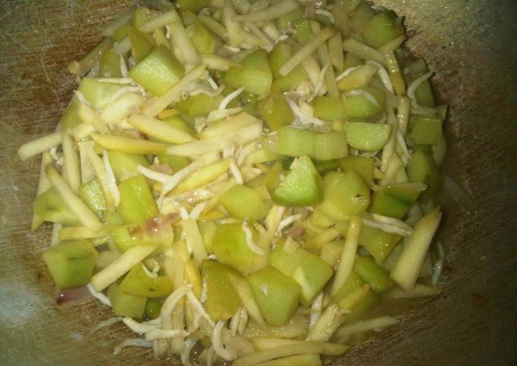 Langkah mengolah Tumis Jipang Mangga Muda yang Bisa Manjain Lidah