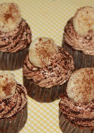 Foto resep Steam Chocolate Banana Cupcake with Milo Milk Icing