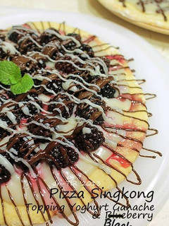 Foto resep Pizza Singkong berTopping Yoghurt Ganache & Blackberry