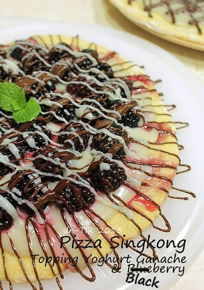 Foto resep Pizza Singkong berTopping Yoghurt Ganache & Blackberry