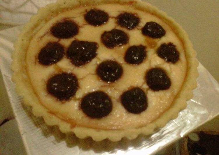 Dark Cherry Cheese Pie