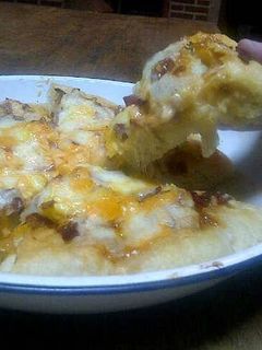 Foto resep sausage and smoked beef stuffed crust pizza