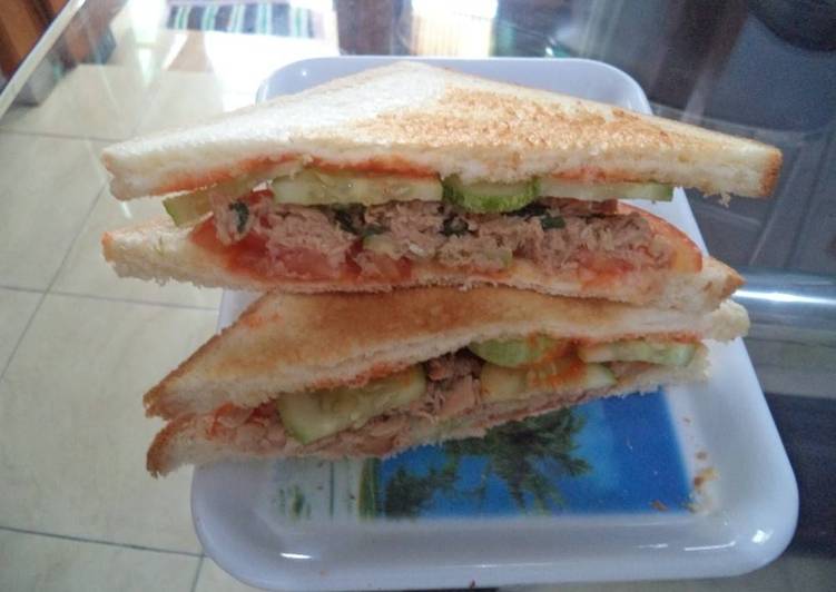 Langkah Mudah untuk Menyiapkan Sandwich Tuna, Lezat