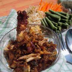 รูปของ Ayam Suwir Bumbu Rempah
