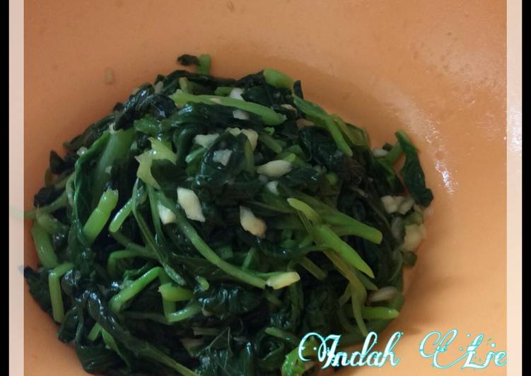 Sigeumchi-namul (Spinach Bachan)