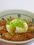 Ikan Tuna Toping Telur (Maguro Tamago Don)
