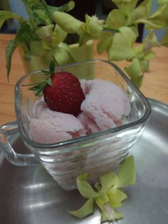 Foto resep Es Krim Stroberi a la @DapurBubu