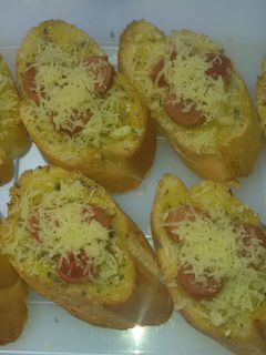 Foto resep garlic bread with sochees