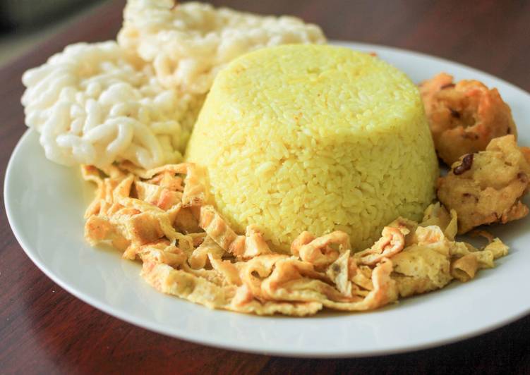 Nasi Kuning Komplit Sederhana
