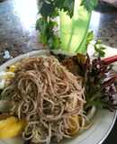 Mi Soba Goreng Kreasi dengan Salad Segar