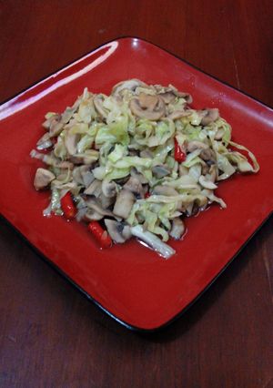 Foto resep cabbage-mushroom stir fry
