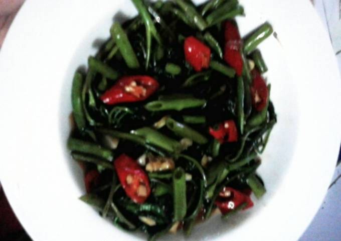 Resep Kangkung Saus Tiram Praktis Cepat Saji Oleh Fridaputri Cookpad