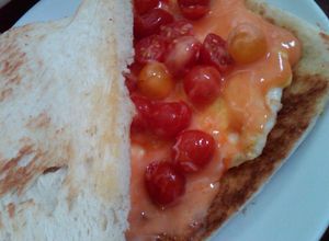 Foto resep simple toast with tomato grapes
