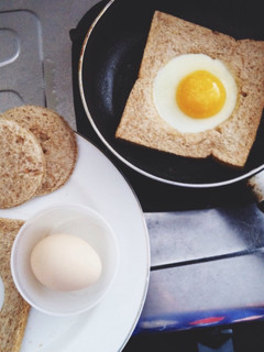Foto resep Roti gandum panggang dengan telur mata sapi