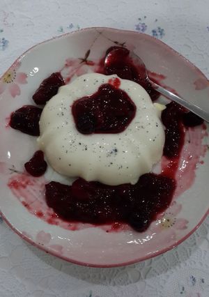 Foto resep PannaCota with Strawberry & Blueberry Sauce