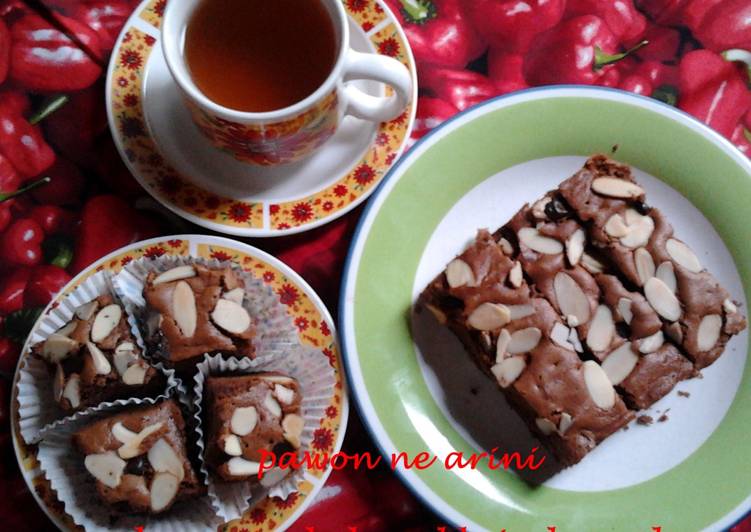 Brownies Bolu Coklat Almond