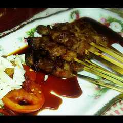 A picture of sate sapi gurih manis.