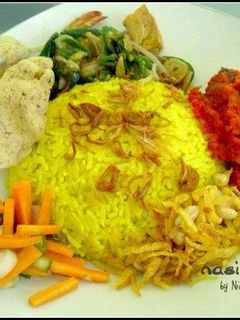 Foto resep Nasi kuning ricecooker