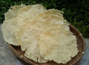 Foto resep Kerupuk Karak Bawang Khas Solo Tanpa Bleng (Boraks)