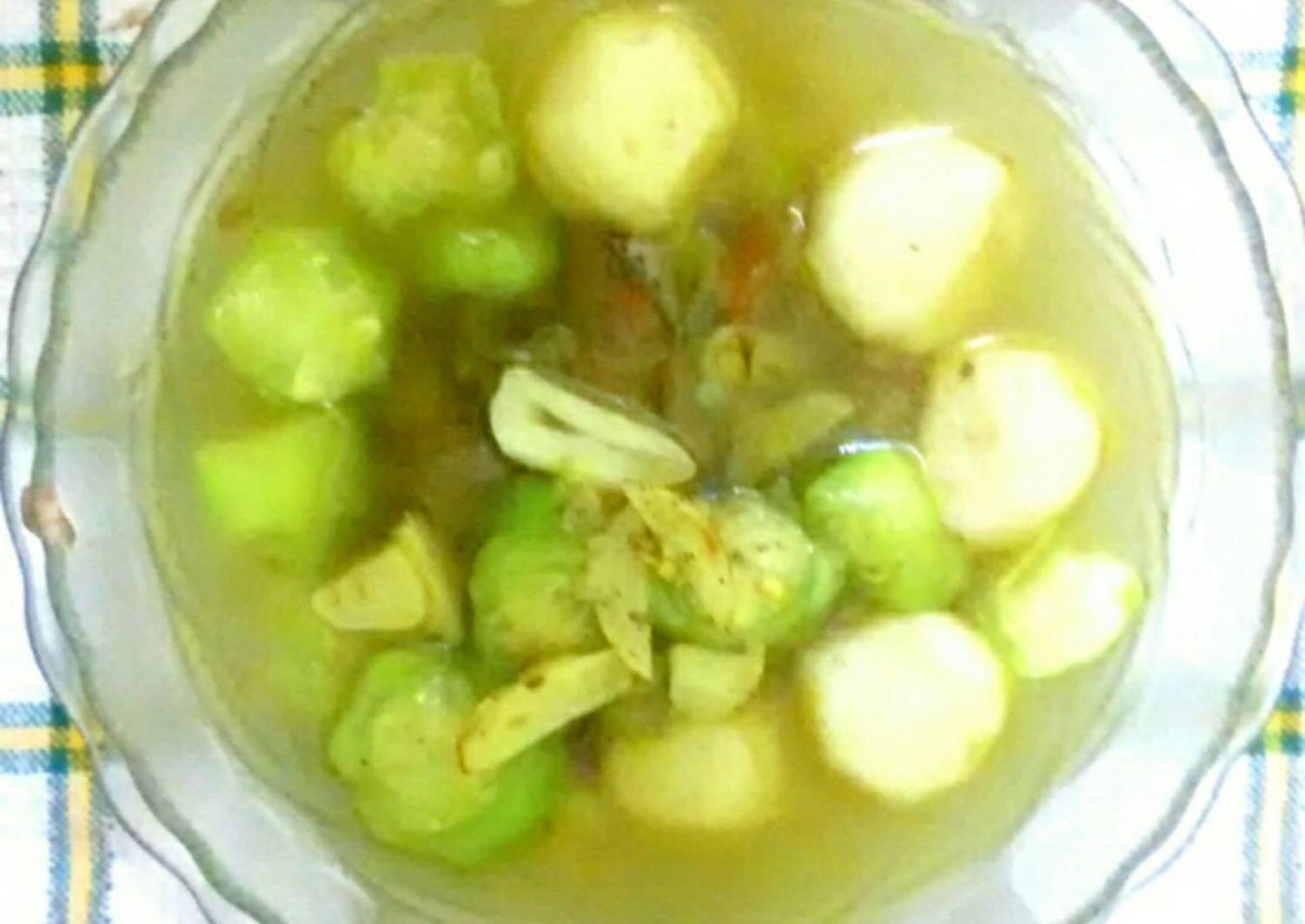 Resep Sup Oyong Bakso Ikan oleh Mommy BhumiKinan Cookpad