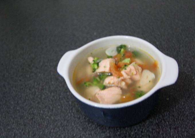 Resep Sup ikan salmon segeerrr (MPASI) 1 tahun ke atas Resep Sup ikan salmon segeerrr (MPASI) 1 tahun ke atas