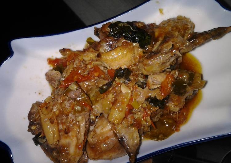  Resep ayam goreng bumbu pedas  oleh Alitya Cookpad