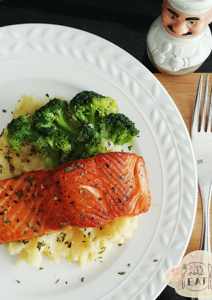 Foto resep Pan-fried Salmon with Steamed Broccoli and Mashed Potatoes