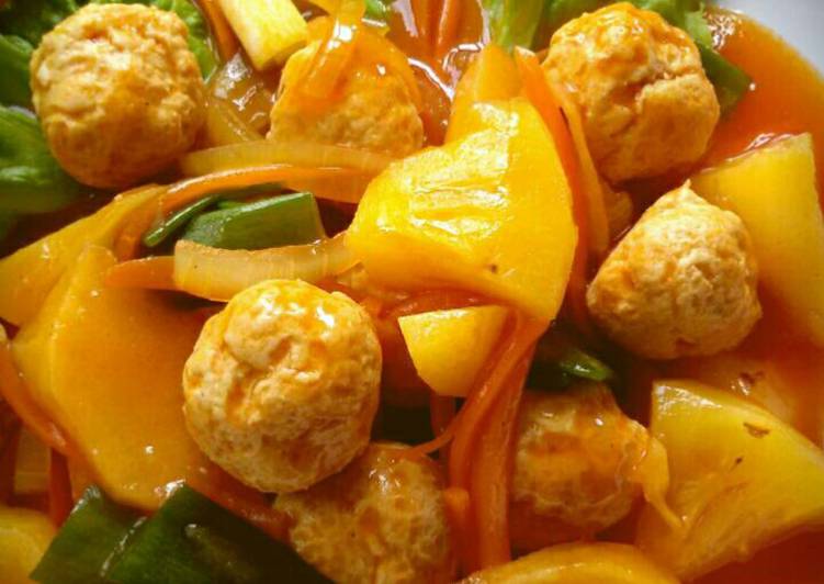 Resep Sweet&amp;Sour Chicken Meatballs/bola ayam asam manis, Enak